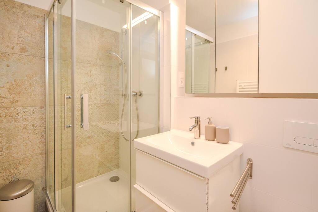Luxury Apartment In City Center Bratislava Exterior foto